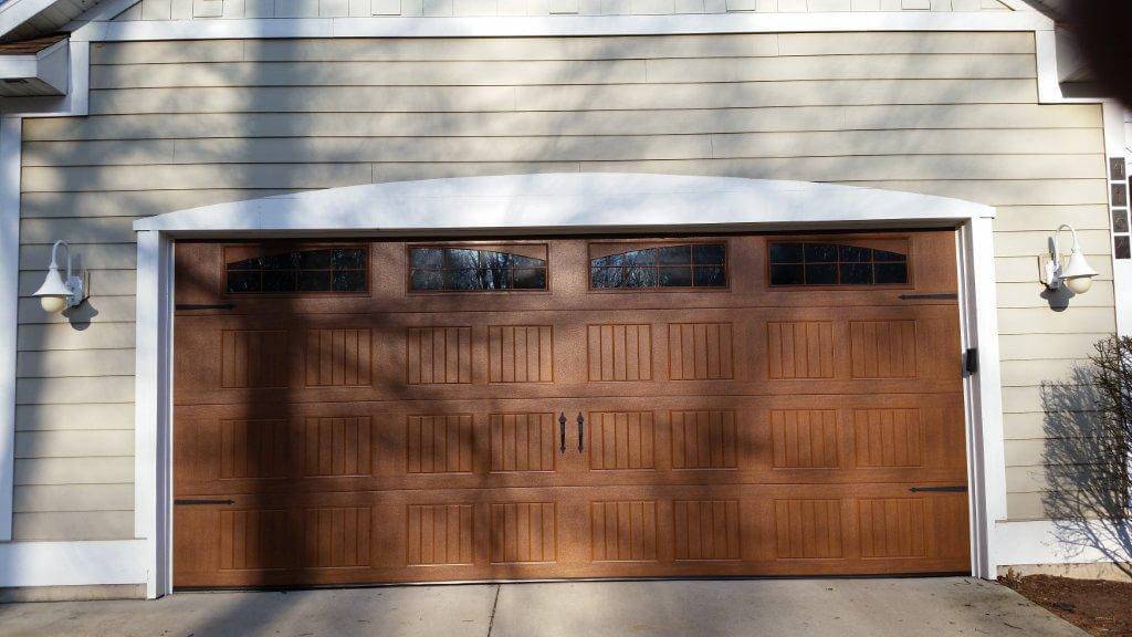Wayne Dalton, model 8300, Sonoma, 18' x 8', Golden Oak, Arched Stockton windows